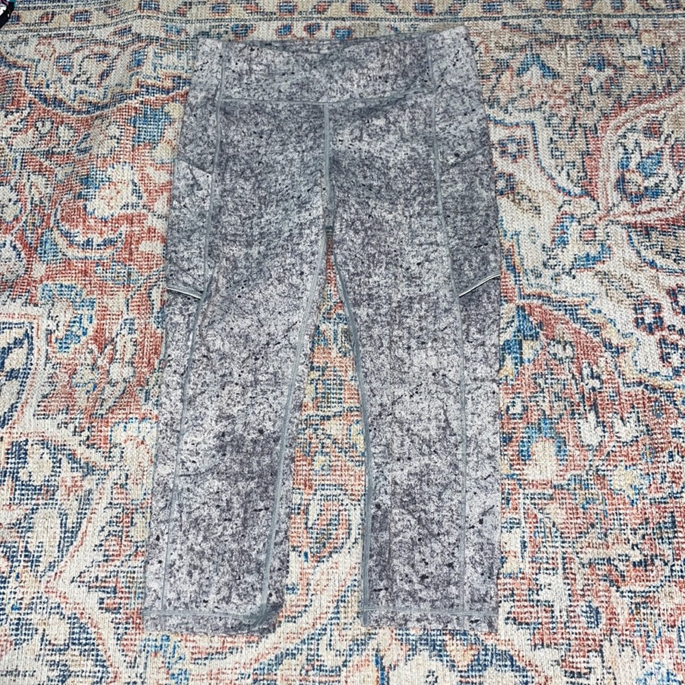 Lululemon Speed Up Crop 21” in Antiqued Alpine White Multi SZ 8 EUC - Picture 3 of 5